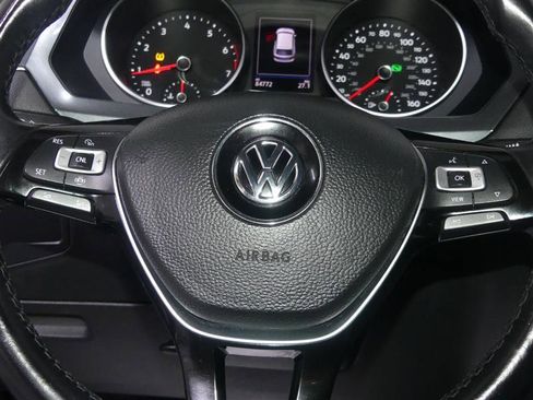 Used 2019 Volkswagen Tiguan SE image 32