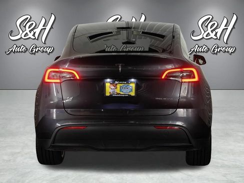 Used 2024 Tesla Model Y Long Range AWD/4WD image 17