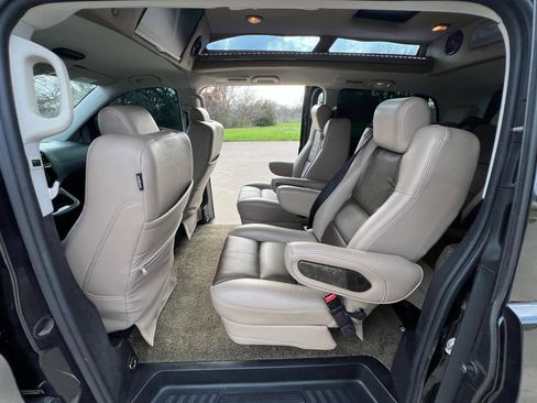 Used 2018 Mercedes-Benz Metris Passenger Van image 40