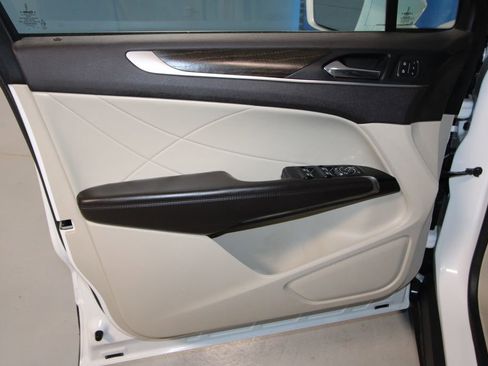 Used 2019 Lincoln MKC Reserve w/ MKC Climate Package AWD/4WD image 5