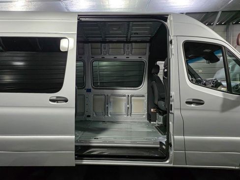 Used 2022 Mercedes-Benz Sprinter 3500 image 11