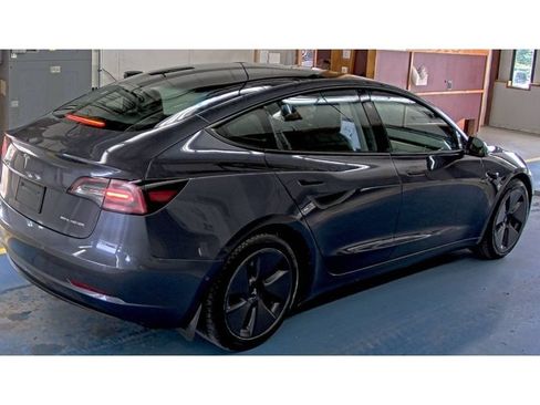 Used 2022 Tesla Model 3 Long Range AWD/4WD image 3