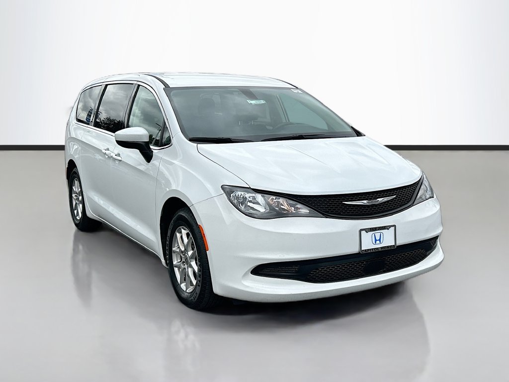 Used 2022 Chrysler Voyager LX FWD image 3