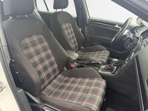 Used 2017 Volkswagen Golf S image 24