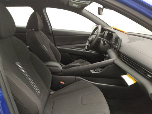 Used 2025 Hyundai Elantra Sport FWD image 21