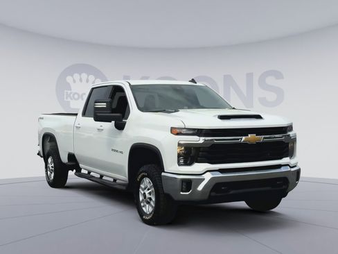 Used 2025 Chevrolet Silverado 2500 LT w/ Convenience Package image 5