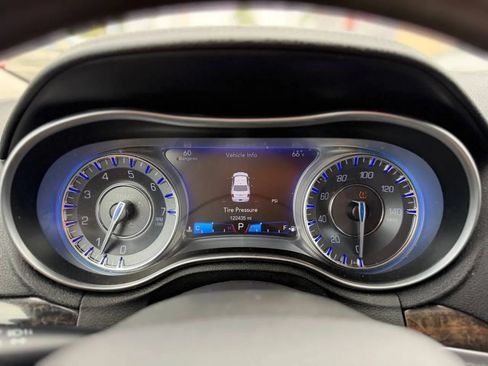 Used 2018 Chrysler 300 Limited RWD image 50