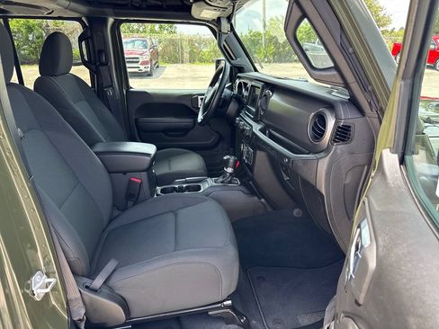 Used 2022 Jeep Wrangler Unlimited Sport AWD/4WD image 23
