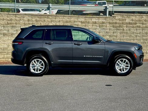 New 2025 Jeep Grand Cherokee Laredo image 8