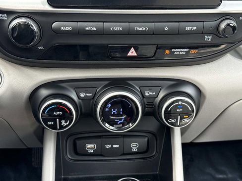 Used 2025 Hyundai Venue SEL FWD image 7