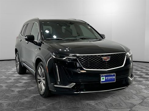 Used 2025 Cadillac XT6 Premium Luxury w/ LPO, Floor Liner Package image 4