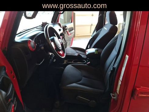 Used 2014 Jeep Wrangler Unlimited Sahara w/ Connectivity Group image 13