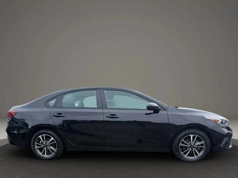 Used 2023 Kia Forte LXS FWD image 4