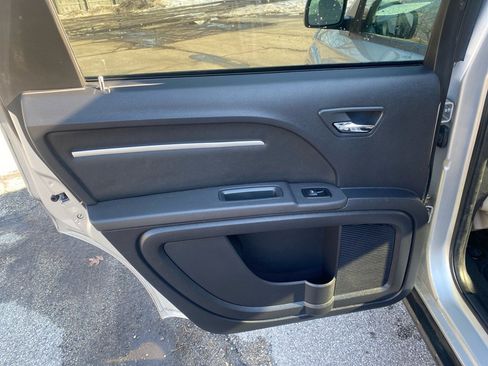 Used 2010 Dodge Journey SXT w/ Premium Convenience Group image 16