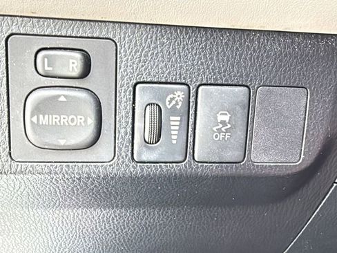 Used 2013 Toyota RAV4 XLE image 20