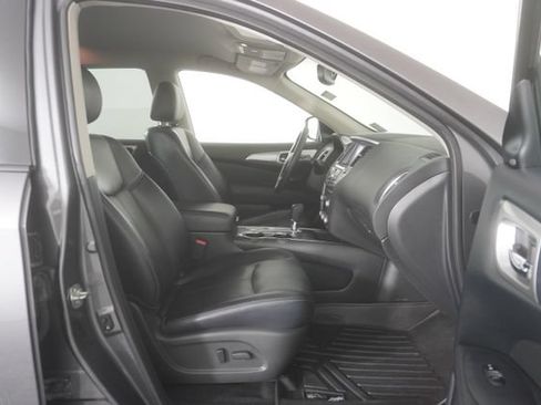 Used 2019 Nissan Pathfinder FWD image 38