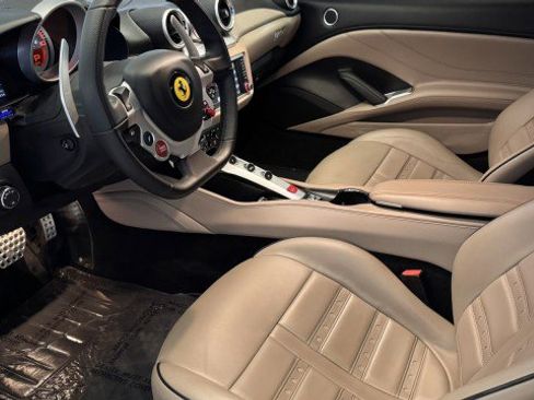 Used 2015 Ferrari California T RWD image 4