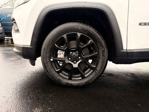 New 2026 Jeep Compass Latitude image 9