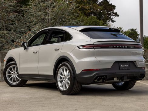 New 2025 Porsche Cayenne Coupe image 3