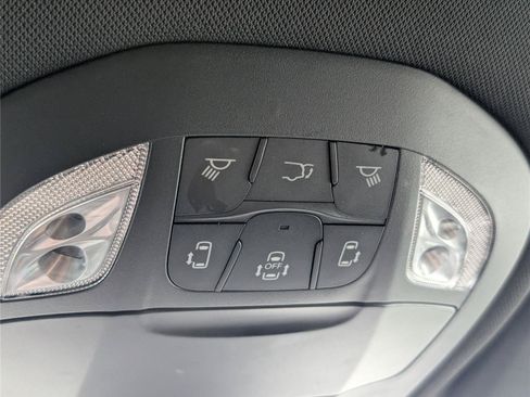 Used 2024 Chrysler Pacifica Limited FWD image 33