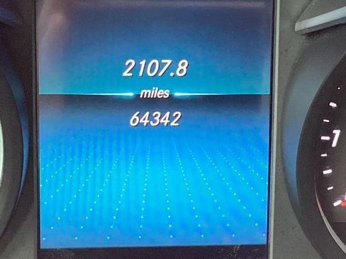 Used 2019 Mercedes-Benz C 300 4MATIC Sedan image 3