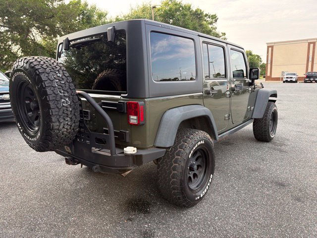 Used 2015 Jeep Wrangler Unlimited Rubicon w/ Connectivity Group AWD/4WD image 5