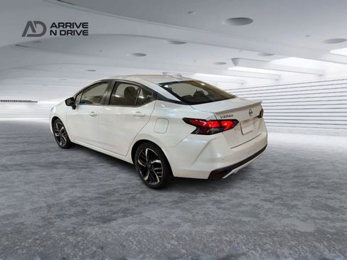 Used 2024 Nissan Versa SR image 5