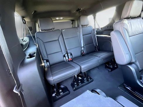 Used 2024 Chevrolet Suburban High Country image 28