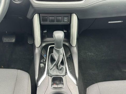 Used 2025 Toyota Corolla Cross LE image 14
