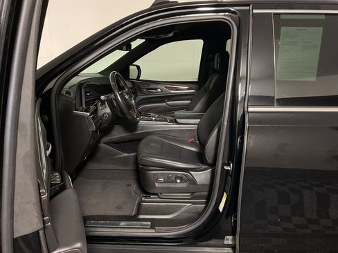 Used 2022 Cadillac Escalade Luxury image 17