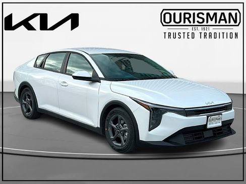 New 2025 Kia K4 LXS image 1