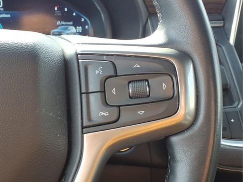 Used 2023 Chevrolet Suburban Premier image 16