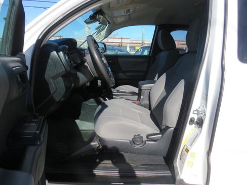 Used 2022 Toyota Tacoma SR AWD/4WD image 17