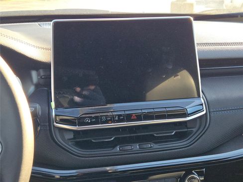 New 2026 Jeep Compass Latitude image 26