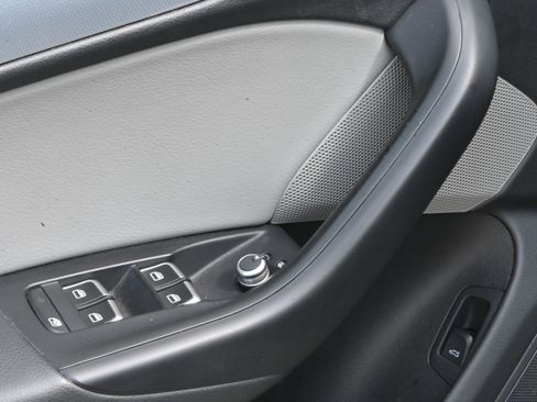 Used 2018 Audi Q3 2.0T Premium w/ Convenience Package image 27