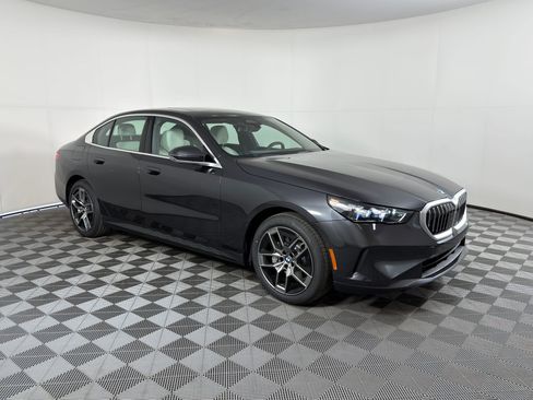Used 2026 BMW 530i w/ Convenience Package RWD image 6