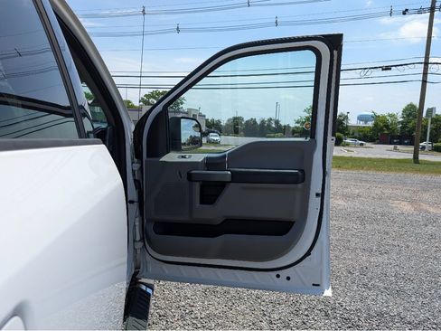 Used 2017 Ford F150 XLT w/ Equipment Group 302A Luxury AWD/4WD image 13