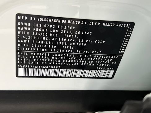 Certified 2025 Volkswagen Tiguan SE FWD image 28