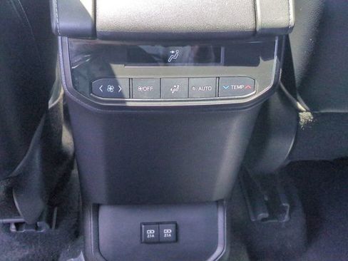 Used 2021 Toyota Highlander XLE AWD/4WD image 26