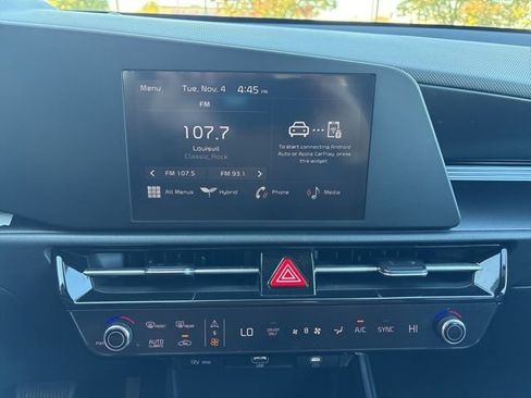 Certified 2024 Kia Niro LX image 12