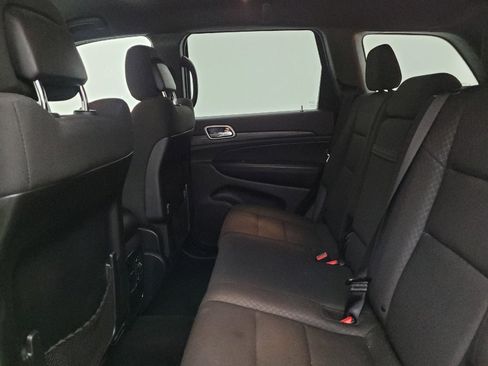 Used 2019 Jeep Grand Cherokee Laredo AWD/4WD image 18