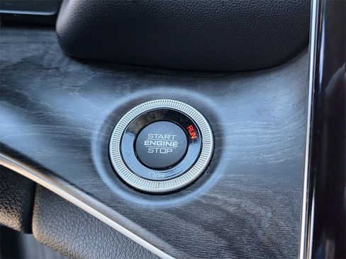 Used 2023 Jeep Grand Cherokee Limited image 18