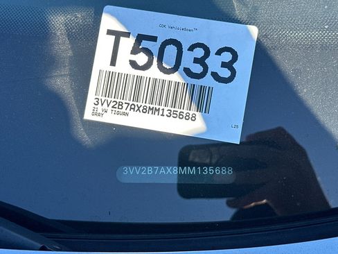 Used 2021 Volkswagen Tiguan SE R-Line w/ 3rd Row Seat Package image 3