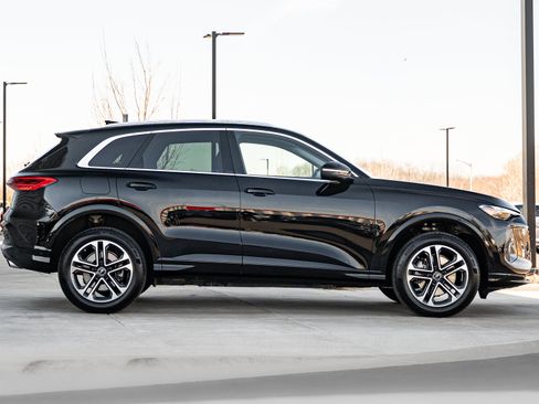 Certified 2025 Audi Q5 Premium w/ Convenience Package AWD/4WD image 3