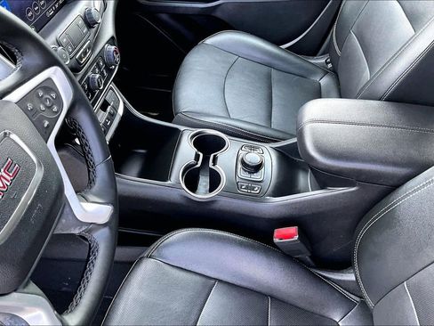 Used 2024 GMC Terrain SLT image 13