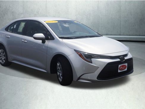 Used 2023 Toyota Corolla LE w/ Carpet Mat Package (TMS) FWD image 5