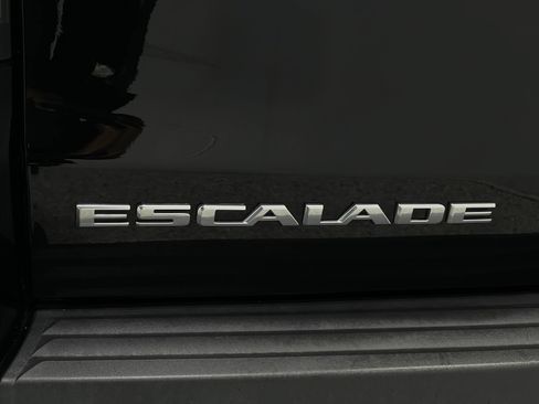 Used 2018 Cadillac Escalade Platinum AWD/4WD image 42