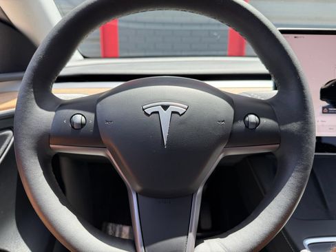 Used 2024 Tesla Model Y Long Range RWD image 21