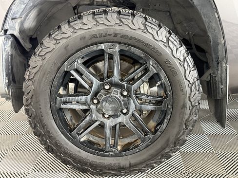 Used 2017 Toyota Tundra SR5 w/ SR5 Upgrade Package RWD image 35
