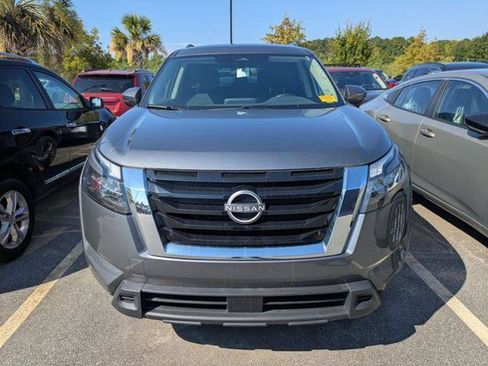 Certified 2025 Nissan Pathfinder SV FWD image 5
